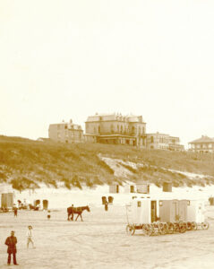 De-Canon_van_Noordwijk_Badkoetsjes_Zuiderstrand_thumb