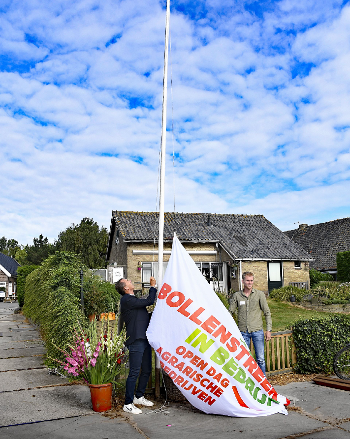 Vlag hijsen Theo Aanhane en Nick de Klerk BiB2024_14 kl