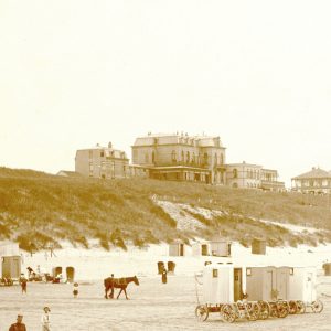 De-Canon_van_Noordwijk_Badkoetsjes_Zuiderstrand_thumb